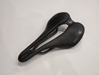 Used Selle Italia SLR Carbon Boost Superflow Saddles & Seatposts