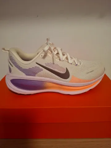 Używany Nike Vomero 18 Running Shoes