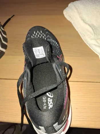 Used Asics Running shoes bike — image 4 of 4