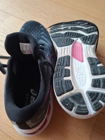 Used Asics Running shoes bike — image 3 of 4