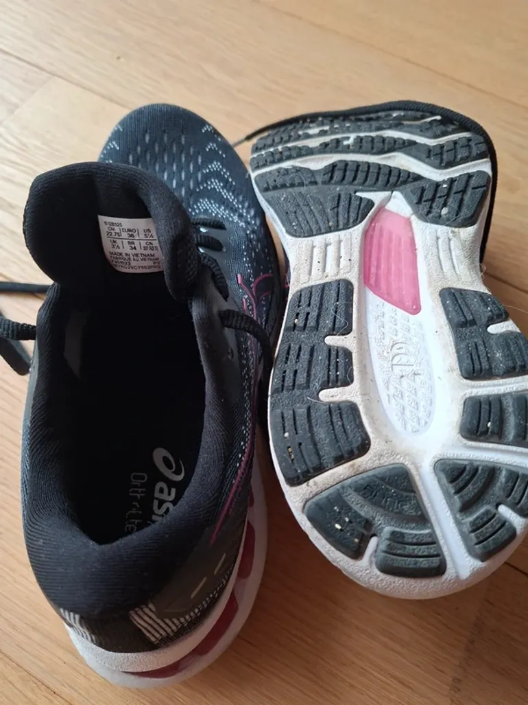 Used Asics Running shoes bike — image 3 of 4