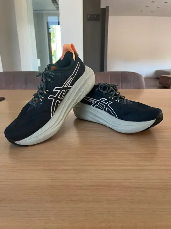 Použité Asics Gel-Nimbus 27 Running Shoes