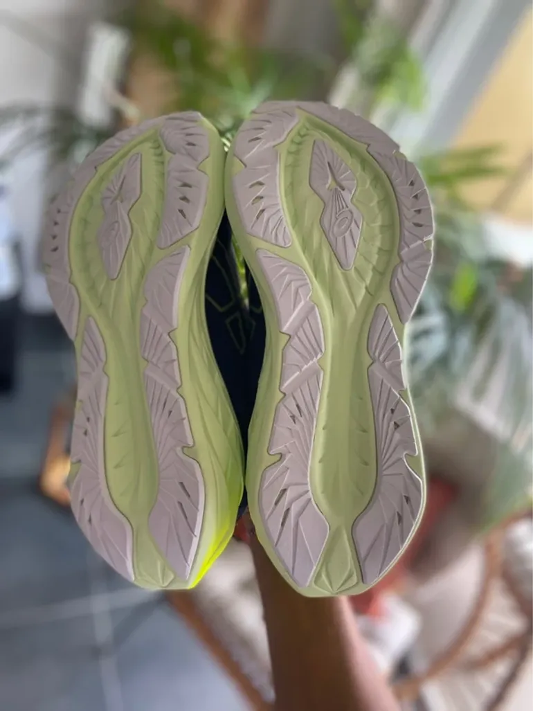 Used Asics Novablast 4 bike — image 4 of 4