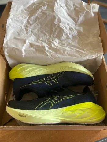 Used Asics Novablast 4 bike — image 2 of 4