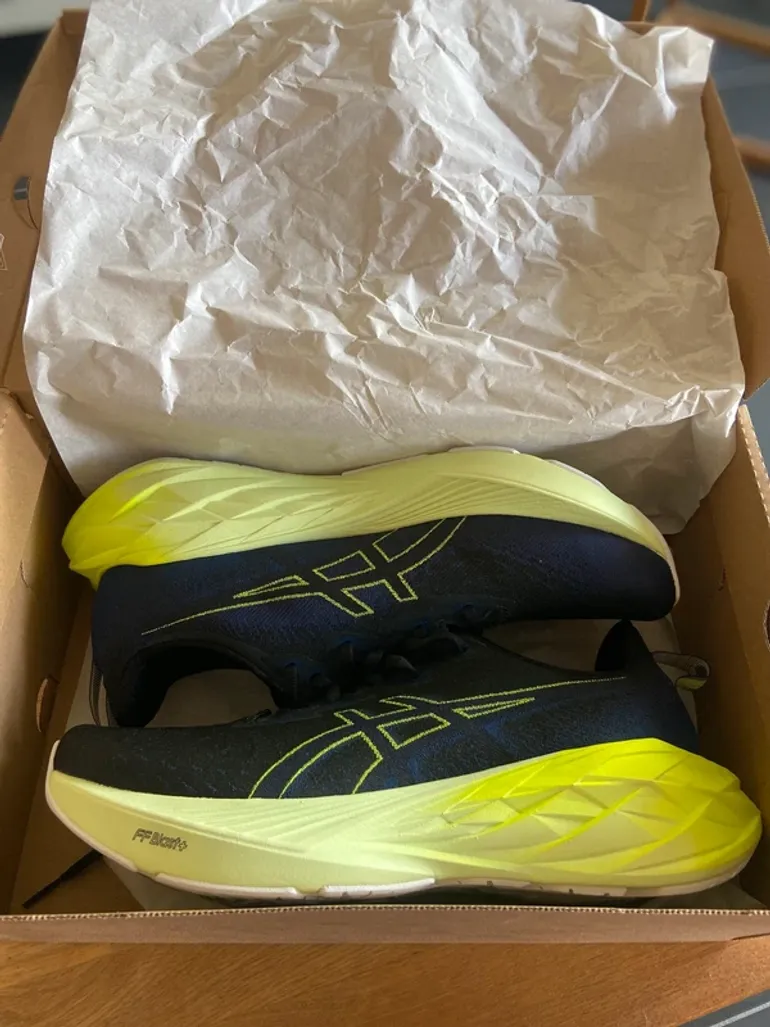 Used Asics Novablast 4 bike — image 2 of 4