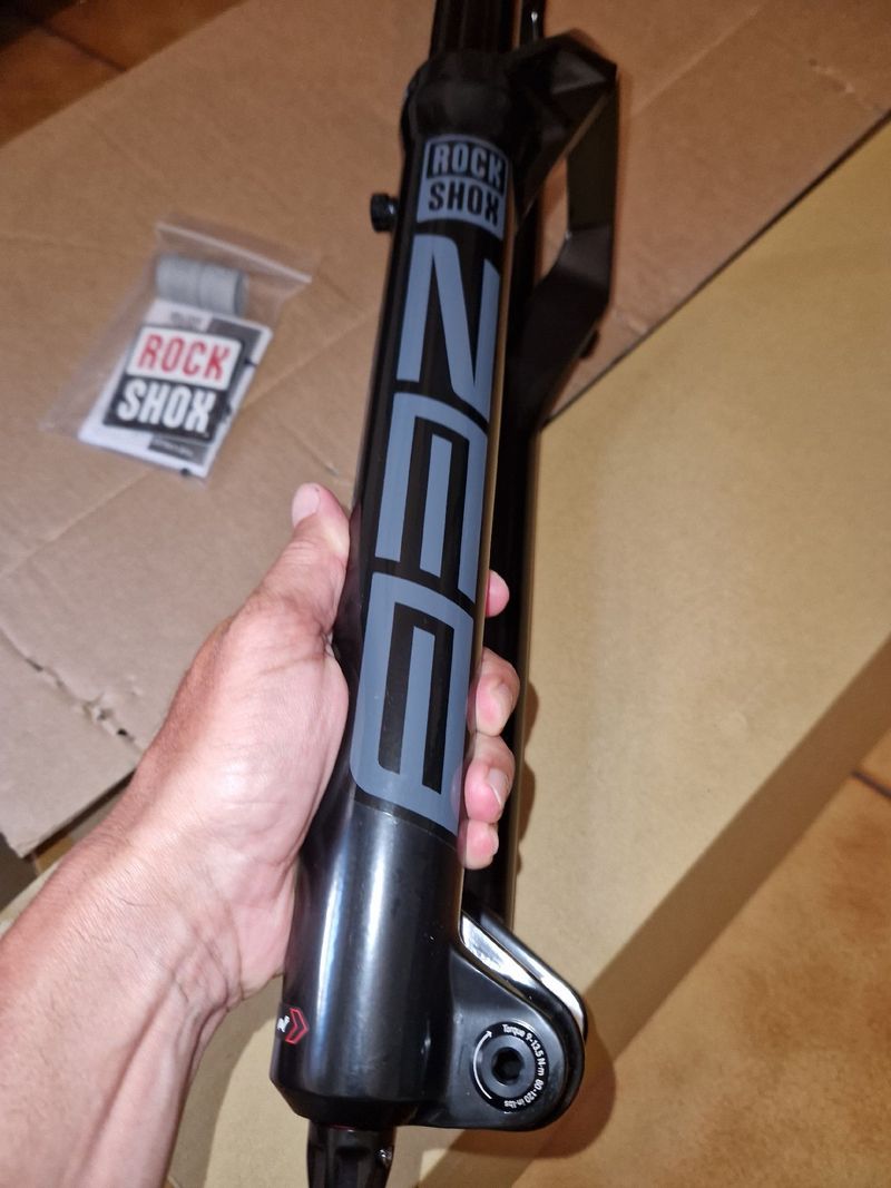 Tweedehands RockShox ZEB Fork 2026 bike — afbeelding 9 van 25