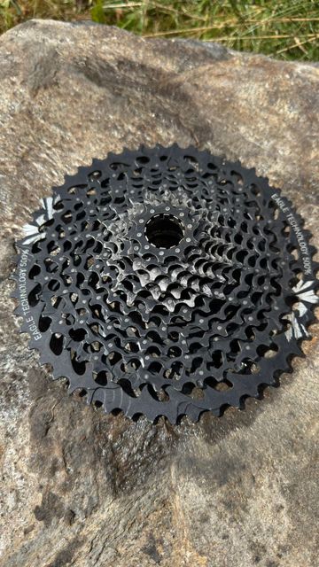 Gebrauchtes Sram GX Eagle XG-1275 12-speed 10-50t Cassette Drivetrain & Pedals