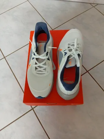 Used Nike Quest 5 Running Shoes