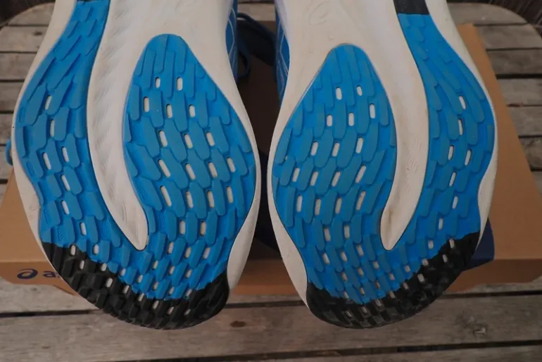 Used Asics Gel Nimbus 26 bike — image 5 of 13
