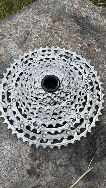 Gebrauchtes Shimano Deore CS-M6100 12-speed 10-51T Cassette Drivetrain & Pedals
