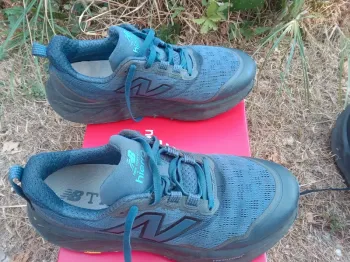 Used New Balance Hierro v9 bike — image 2 of 10