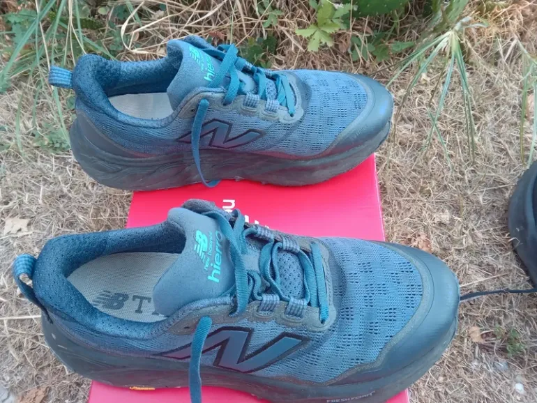 Used New Balance Hierro v9 bike — image 2 of 10