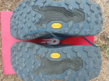 Used New Balance Hierro v9 bike — image 4 of 10
