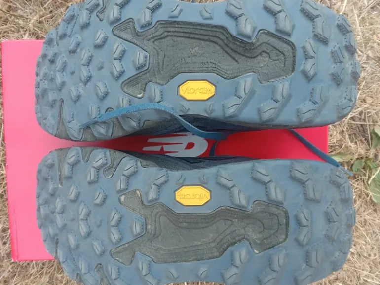 Used New Balance Hierro v9 bike — image 4 of 10