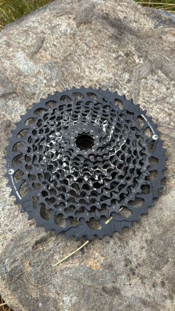 Gebrauchtes Sram GX Eagle XG-1275 12-speed 10-52t Cassette Drivetrain & Pedals