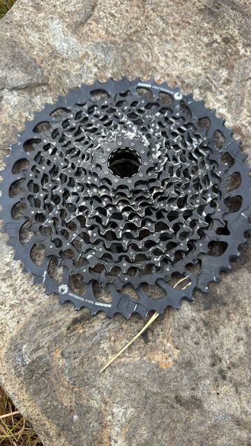 Gebrauchtes Sram GX Eagle XG-1275 12-speed 10-52t Cassette Drivetrain & Pedals