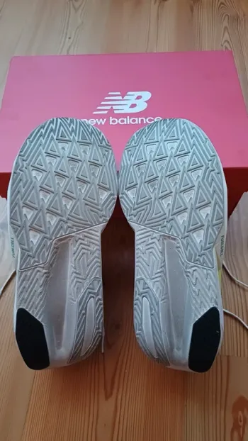Used New Balance FuelCell Rebel V5 bike — image 2 of 3