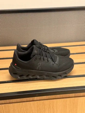 On Running Cloudtilt Running Shoes usato