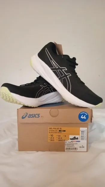 Käytetty Asics Running Shoes Running Shoes