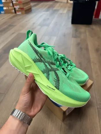 Used Asics Novablast 5 Running Shoes