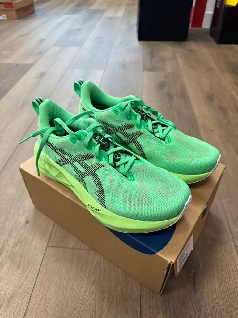 Used Asics Novablast 5 bike — image 3 of 4