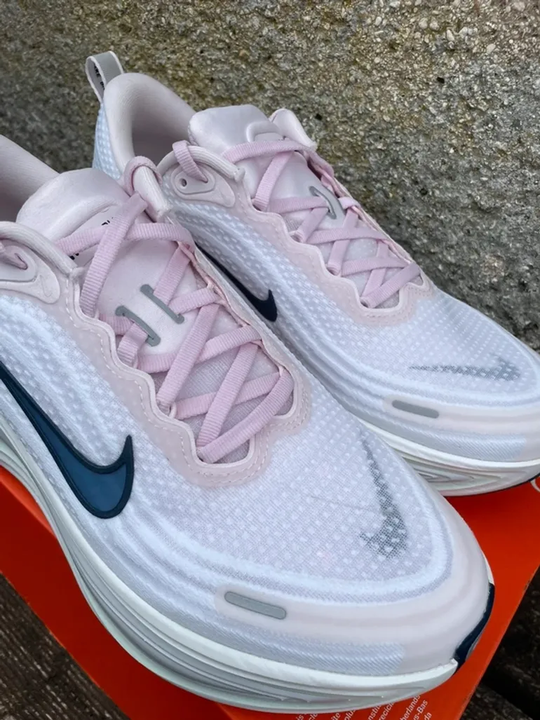 Tweedehands Nike Vomero Plus Cosmic bike — afbeelding 3 van 7