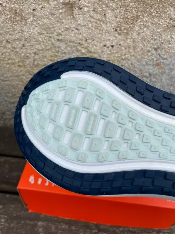 Tweedehands Nike Vomero Plus Cosmic bike — afbeelding 6 van 7