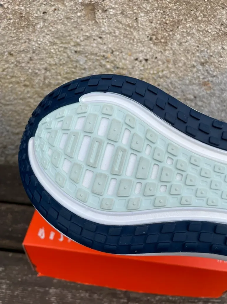 Tweedehands Nike Vomero Plus Cosmic bike — afbeelding 6 van 7