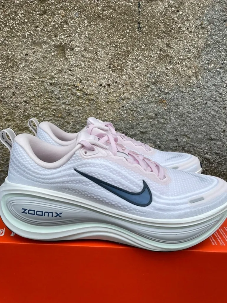 Tweedehands Nike Vomero Plus Cosmic bike — afbeelding 2 van 7