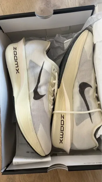 Used Nike ZoomX Vaporfly Next% 4 bike — image 5 of 6