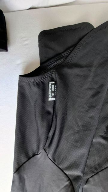 Used Assos legWarmer_evo7 bike — image 11 of 13