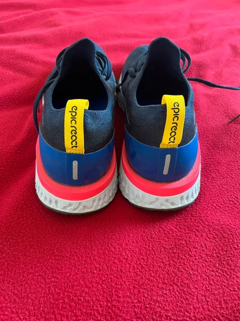 Used Nike Epic React Flyknit bike — image 4 of 7