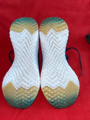 Used Nike Epic React Flyknit bike — image 7 of 7