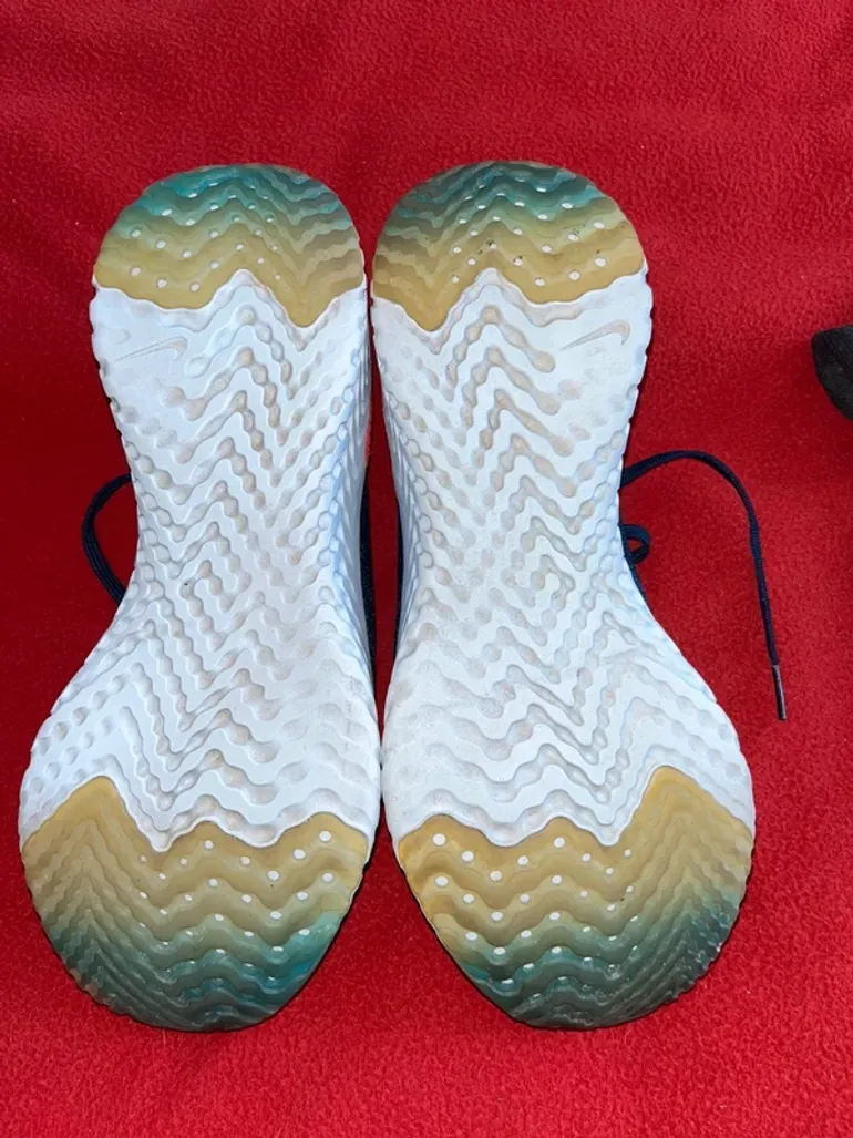 Used Nike Epic React Flyknit bike — image 7 of 7