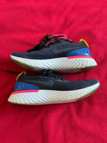 Used Nike Epic React Flyknit bike — image 3 of 7