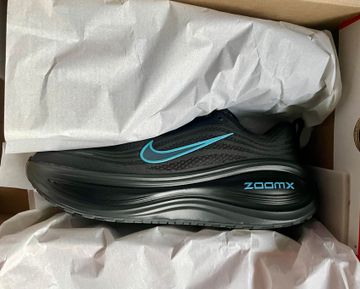 Käytetty Nike Vomero Plus 2026 Running Shoes