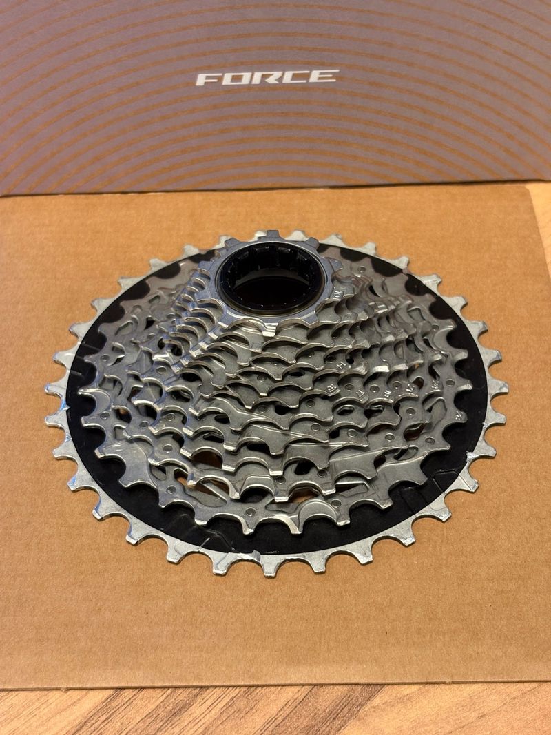 Sram Force AXS XG-1270 E1 10-33t 12s 2026 Drivetrain & Pedals d'occasion