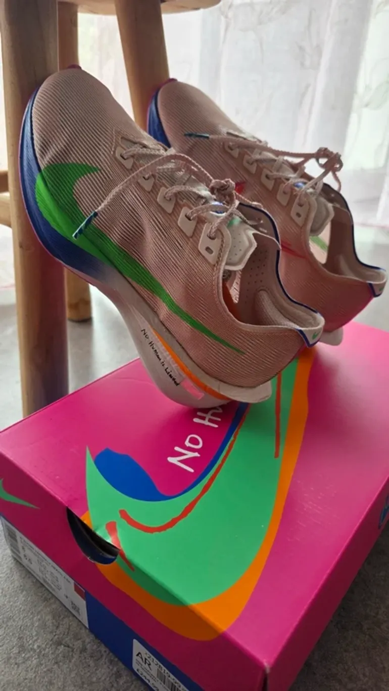 Used Hyper Vaporfly 4 bike — image 3 of 5