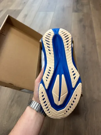 Gebrauchtes Asics Novablast 5 bike — Bild 4 von 4