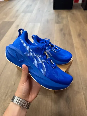 Used Asics Novablast 5 Running Shoes