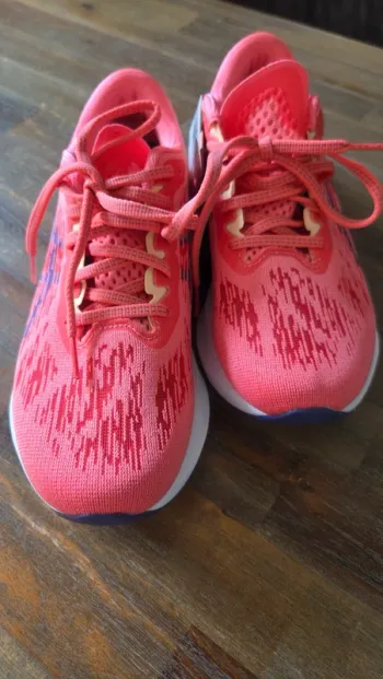 Gebrauchtes Asics Novablast 3 Running Shoes