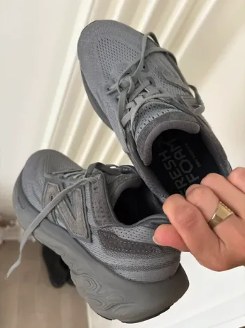 New Balance Running Shoes bike usato — immagine 4 di 4