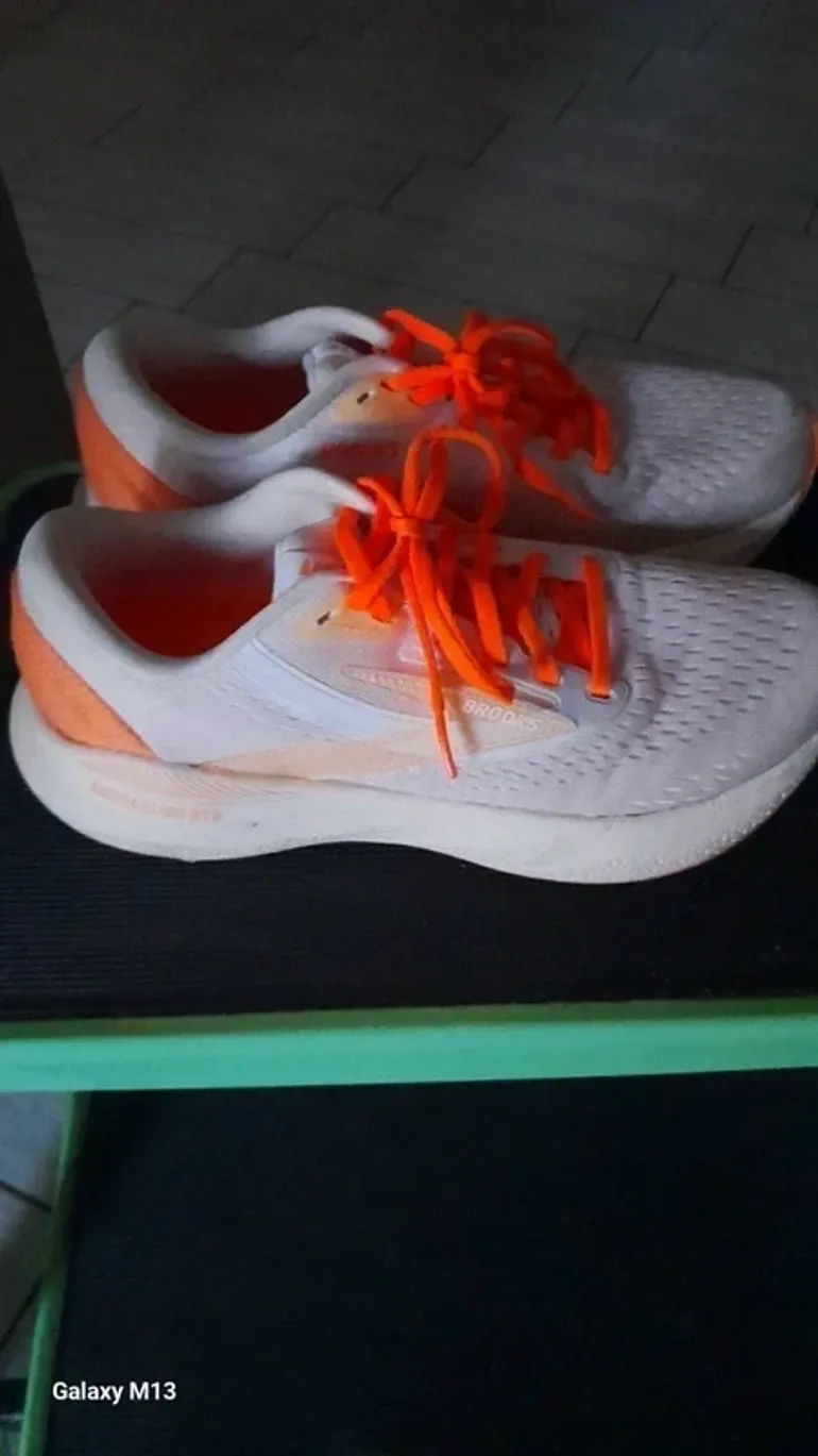Brooks Running Shoes bike usato — immagine 2 di 4