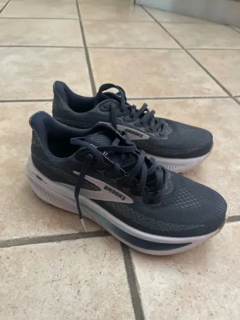 Used Brooks Ghost 17 bike — image 2 of 5