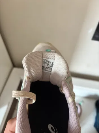 Used Asics Running Shoes bike — image 3 of 3