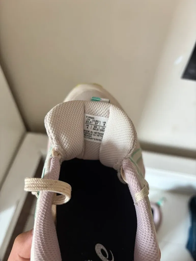 Used Asics Running Shoes bike — image 3 of 3