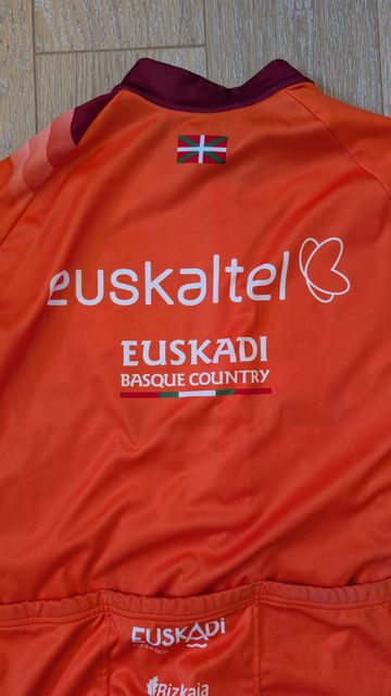 Brugt AGU Euskaltel Cycling Jersey 2026 bike — billede 9 af 10