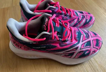 Używany Asics Noosa Tri 15 Running Shoes