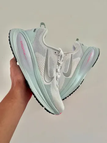 Brugt Nike Vomero 18 Running Shoes