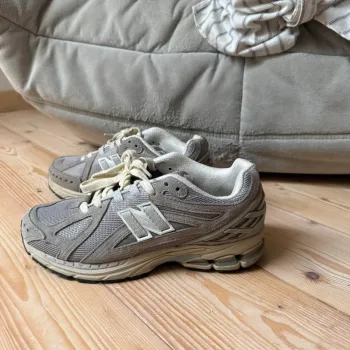 Used New Balance 1906R bike — image 3 of 5